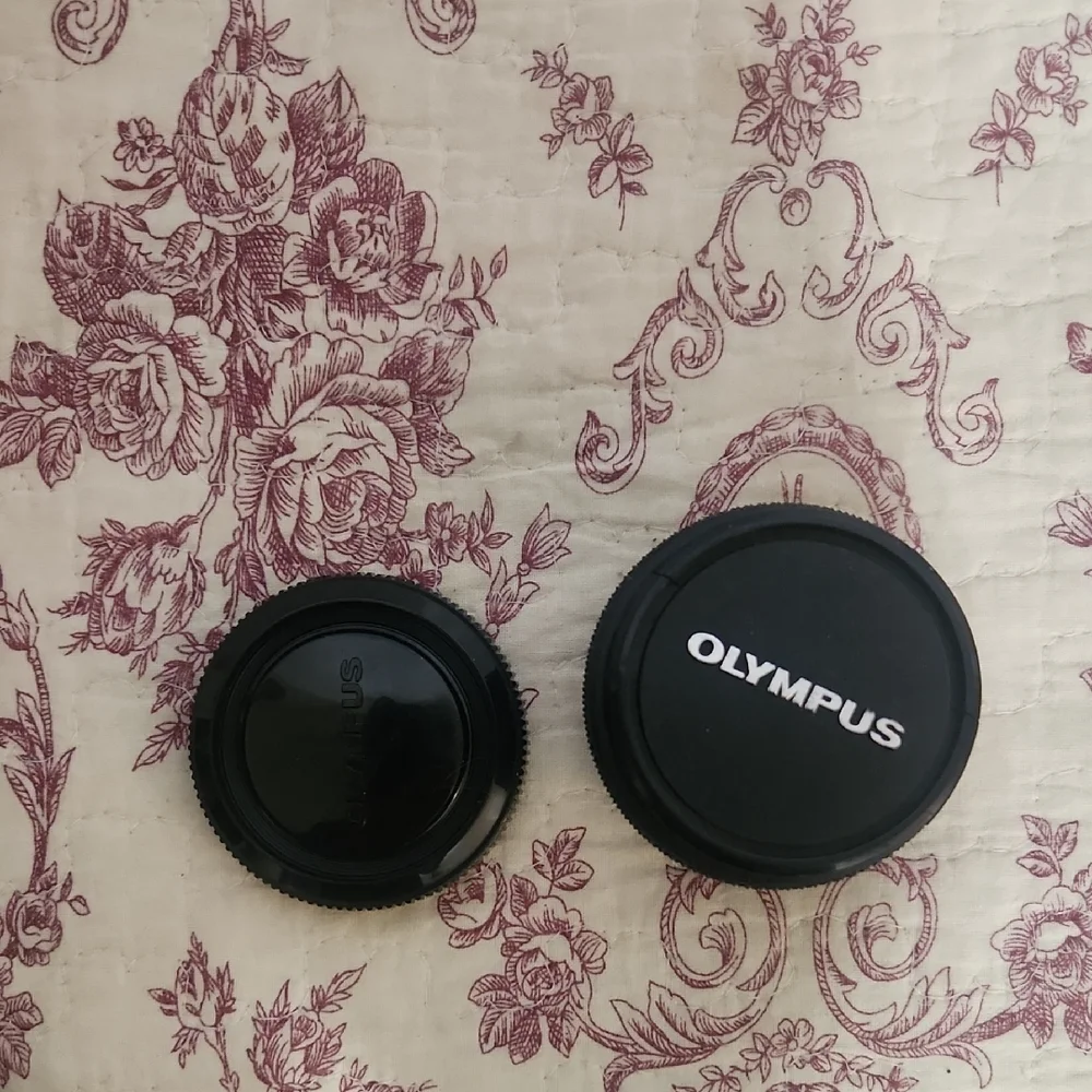 Olympus 50 mm Camera Lens Zuiko Auto-S 1:1,8 OM- SYSTEM Made In Japan